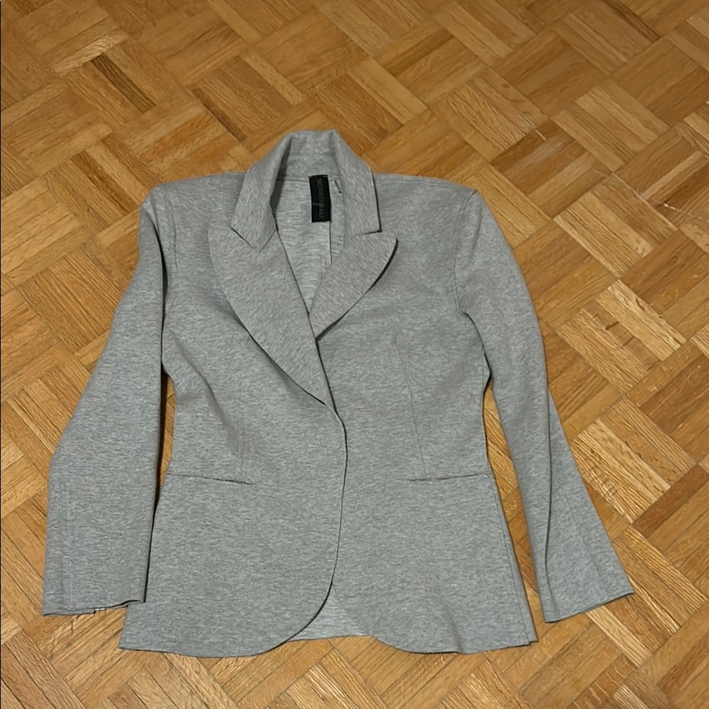 Norma Kamali. Women's Gray Blazer
